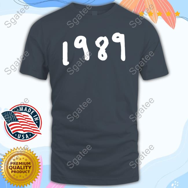 Pop Crave Mindy Kaling Wearing 1989 Tee Shirt At Taylor Swift Erastour