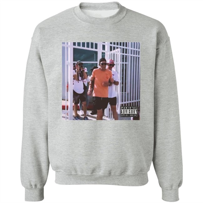 Tom Brady On Land After The Bucs' Boat Parade Shirt Hoodie Tom Brady On Land After The Bucs' Boat Parade Shirt Hoodie