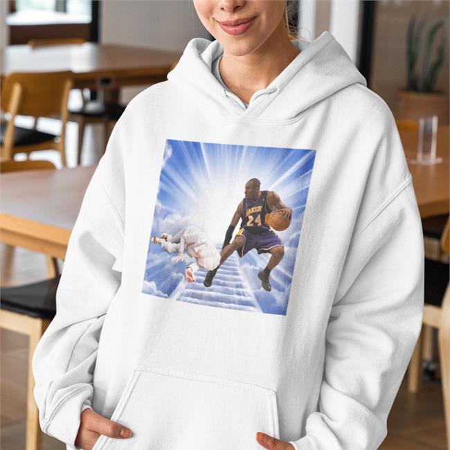 The Queen When She Runs Into Kobe T Shirt Queen Elizabeth LakeShowYo